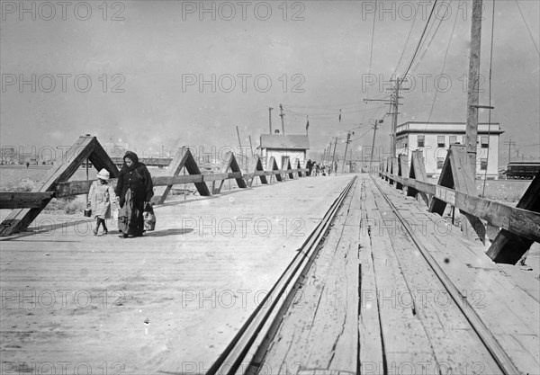 Date: 1910-1915 - Bridge - El Paso to Juarez