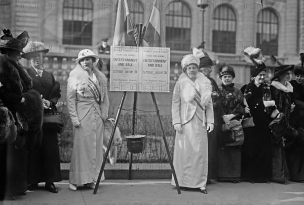 Date: January 1914 - Mrs. Sidney Berg [and] Mrs. Calvin Tompkins