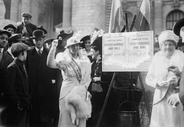 Date: January 1914 - Mrs. Sidney Berg, Mrs. Calvin Thompkins