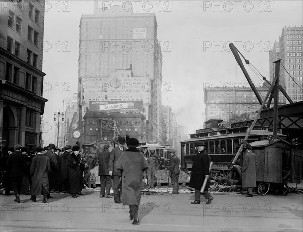 Date: 1910-1915 - 5th Ave. and Broadway in 1910s New York City