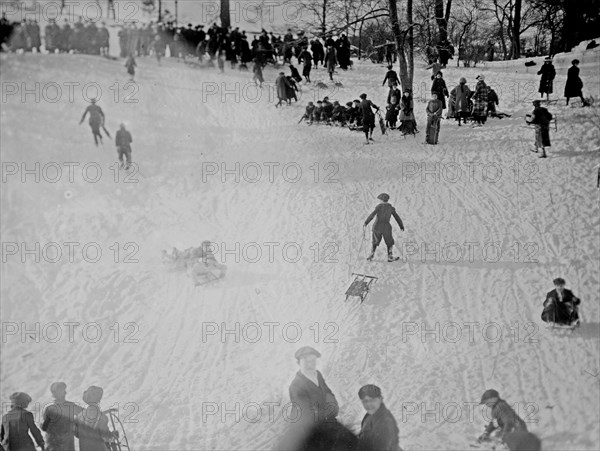 Date: 1910-1915 - Coasting - Central Park