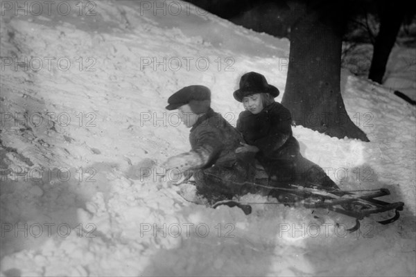 Date: 1910-1915 - A spill - Central Park