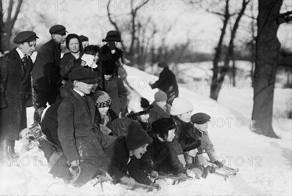 Date: 1910-1915 - Coasting - Central Park