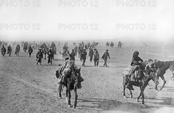 Date: 1910-1915 - Mexican refugees going to Marfa