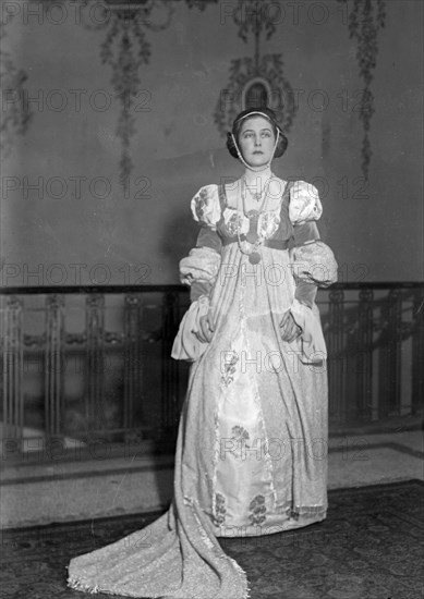 Mrs. Rob't Warwick or Josephine Cunningham Whittell - ca. 1914