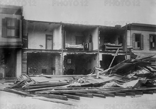 Wrecked Washington houses, 3/2/14