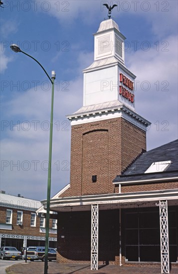 1970s America -  Penn Fruit Super Market, Haverford, Pennsylvania 1977