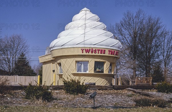 1990s America -  Twistee Treat Ice Cream Stand, Saint Joseph, Missouri 1996