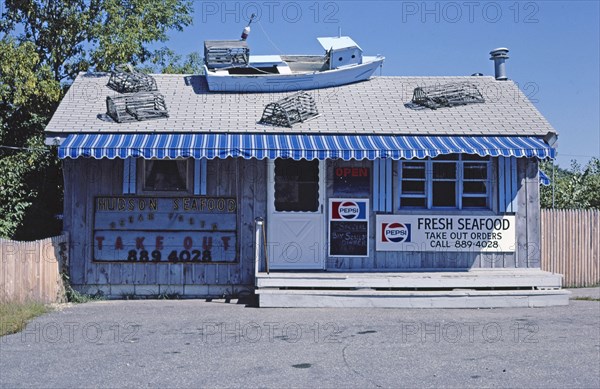 1980s America -  Hudson Seafood Store, Hudson, New Hampshire 1984