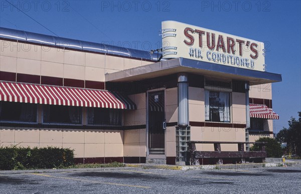 1980s America -   Stuart's Restaurant & Cocktail Lounge, Worcester, Massachusetts 1984