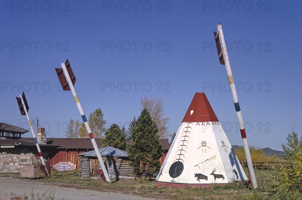 1990s United States -  Tepee and three arrows, The Hogan Indian Arts and Crafts, Route 160, Mancos, Colorado 1991