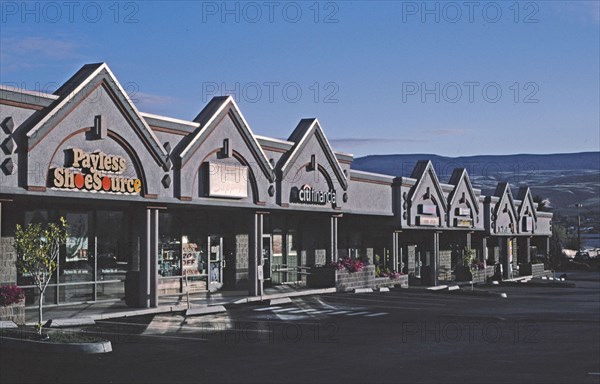 2000s America -  Halle Center Strip Mall (Payless Shoe Source, Citi Financial), Wenatchee, Washington 2003