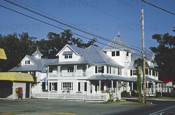 1990s America -  Commonwealth Realty, St Simons Island, Georgia 1990