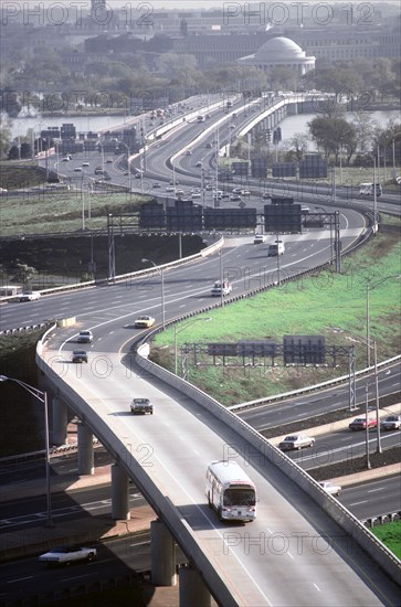 Bridges that links commutes from Virginia traveling into the city