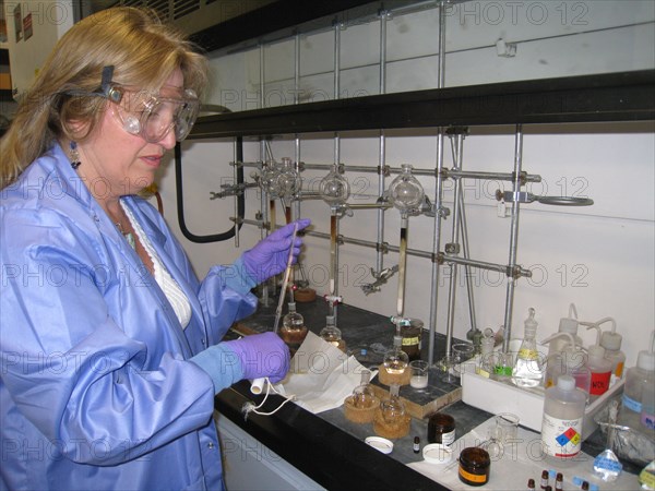 Deepwater Horizon Oil Spill - Samples Undergo Liquid Chromatograph Column Analysis ca. May 2010