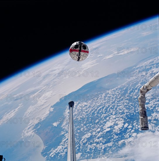 RME 1323 and DTO 671 during second EVA of STS-87