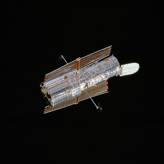 HST, flyaround of the telescope after deployment on this second servicing mission