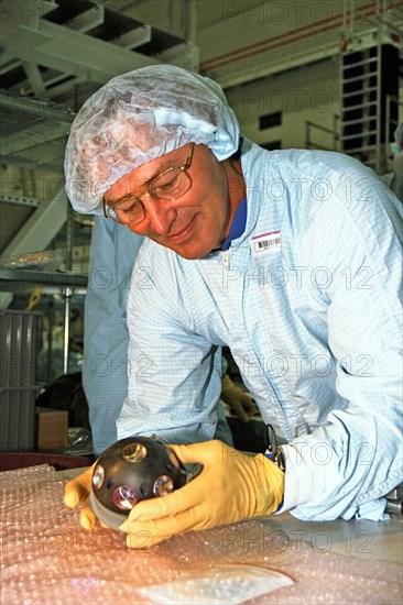 Mission Specialist Jerry Ross participates in the Crew Equipment Interface Test (CEIT) for STS-88 in KSC's Space Station Processing Facility ca. 1997