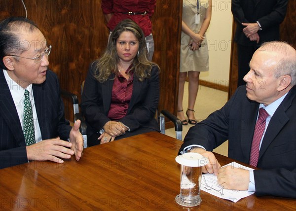 Reportage: Dr. Jim Yong Kim, U.S. Nominee for the World Bank Presidency on "global listening tour" - Meeting with Brazilian Finance Minister Guido Mantega 4/5/2012
