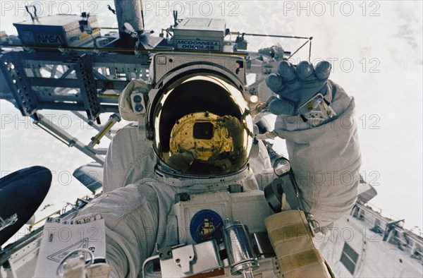 1992 - In this onboard photo, astronaut Kathryn Thornton is working on the Assembly of Station by EVA Methods (ASEM) in the cargo bay.