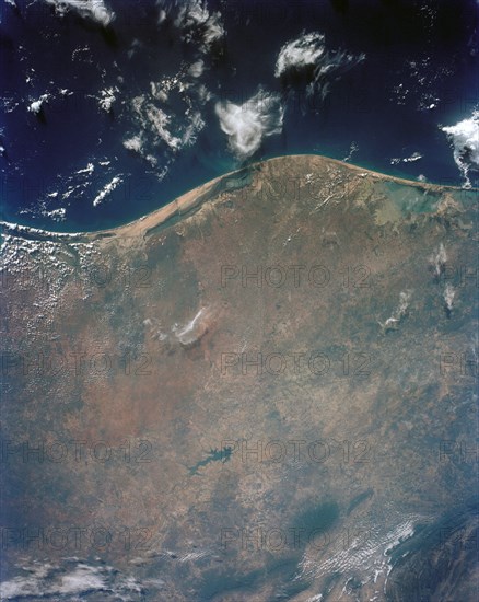 (8 August 1991) --- The Rio Grande extends across the center of this photograph from Falcon Reservoir to its bulging delta, joining the Gulf of Mexico.