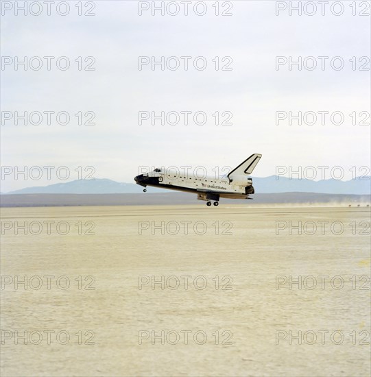 STS-44 Atlantis, OV-104, glides to a landing on runway 05 at EAFB, California
