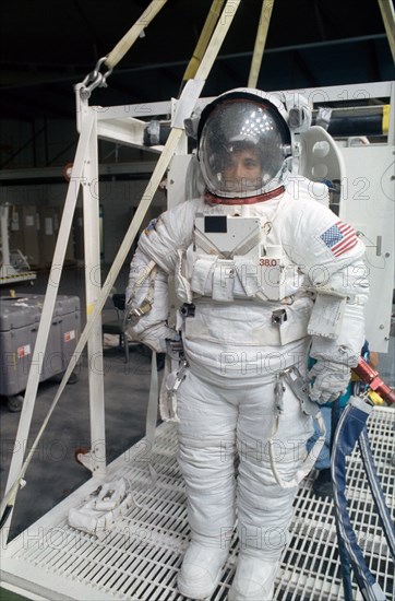 STS-57 MS2 Sherlock in EMU is ready for underwater EVA simulation at JSC