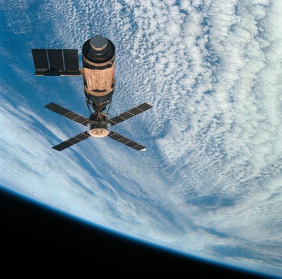 (8 Feb. 1974) --- An overhead view of the Skylab space station cluster in Earth orbit as photographed from the Skylab 4 Command and Service Modules (CSM) during the final fly-around by the CSM before returning home.