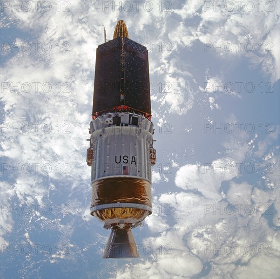 1991 - STS-43 TDRS-E & IUS over the Pacific Ocean after deployment from OV-104's PLB