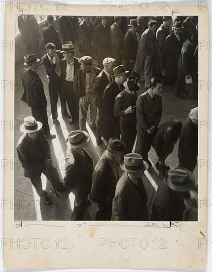 Jobless men on line during Great Depression