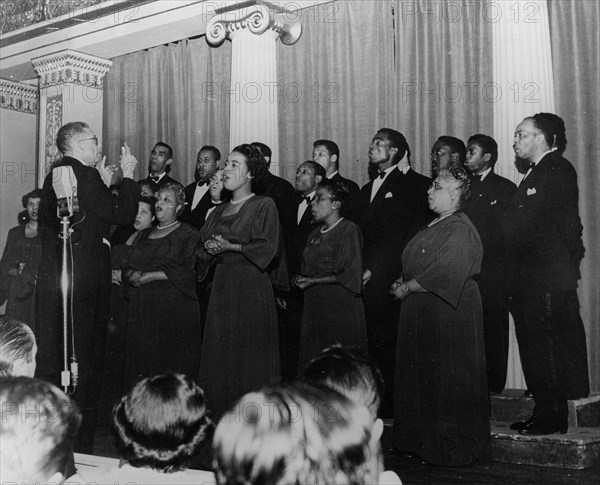 The Hall Johnson Choir gave a concert at the Vienna Musikverein Brahmssaal before an enthusiastic audience.