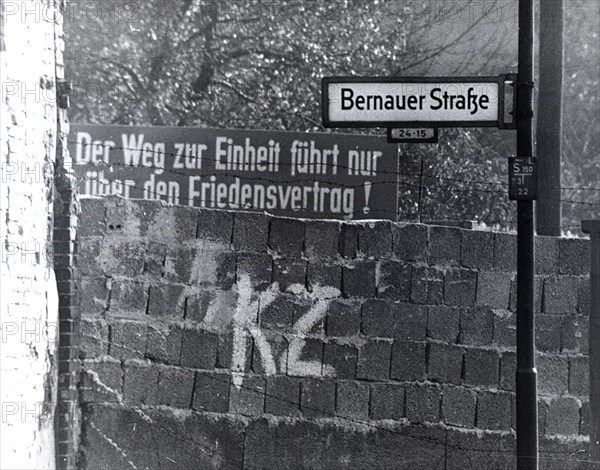 9/24/1961 - Banner Saying 'The Road to Unity Can Only Be Achieved Through a Peace Contract'