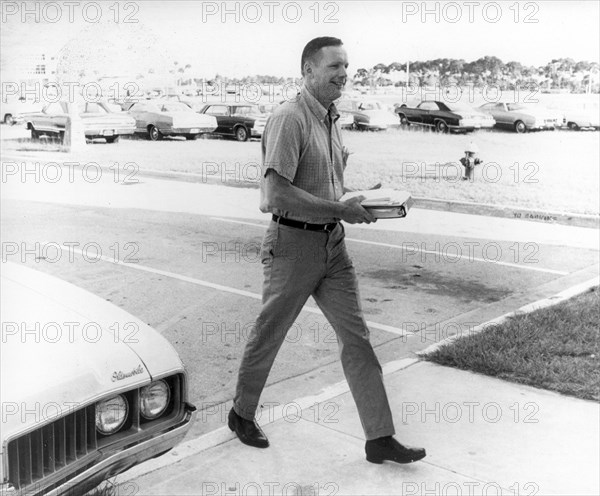 ARMSTRONG WALKS TO FLIGHT CREW TRAINING BLDG