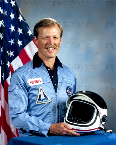 (24 Sept. 1984) --- Astronaut Robert L. Gibson