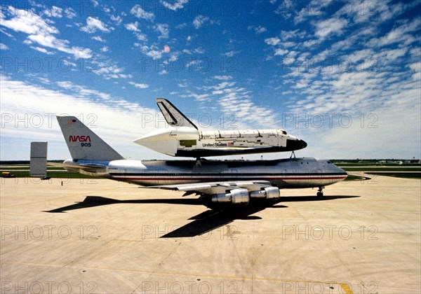 A side view of the huge space shuttle orbiter 102 Columbia