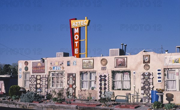 Aztec Motel diagonal view 2 Route 66 Albuquerque New Mexico ca. 2003