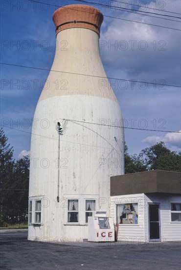 1980s America -  The Bottle, Raynham, Massachusetts 1984