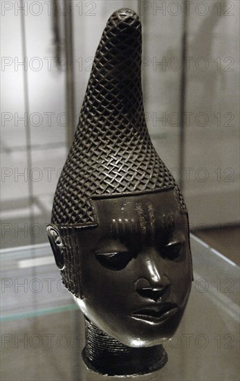 Commemorative head of Queen Mother