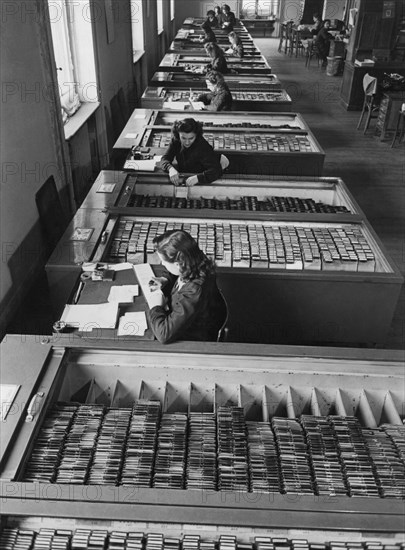 siège de la tci, milan, corso italia, bureau des dossiers, mai 1954