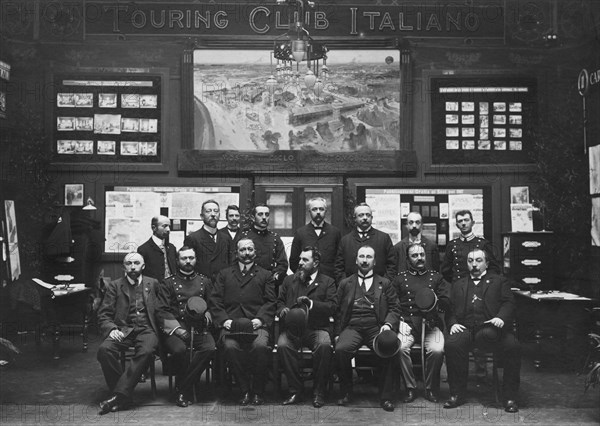 l'exposition du cycle et le bâtiment mis en place par le tci pour l'exposition de milan de 1906.