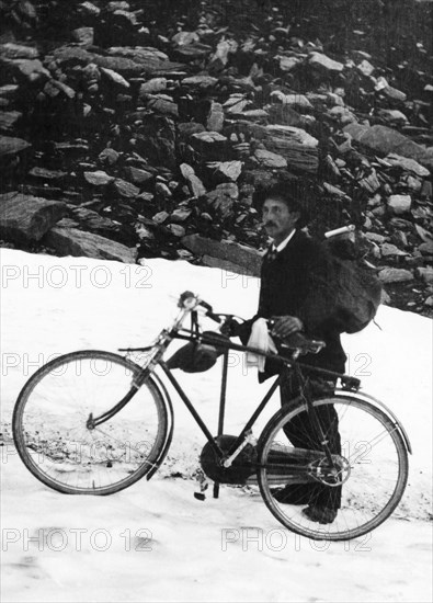 italie, homme en excursion, como-zermatt-aosta-como, 1908