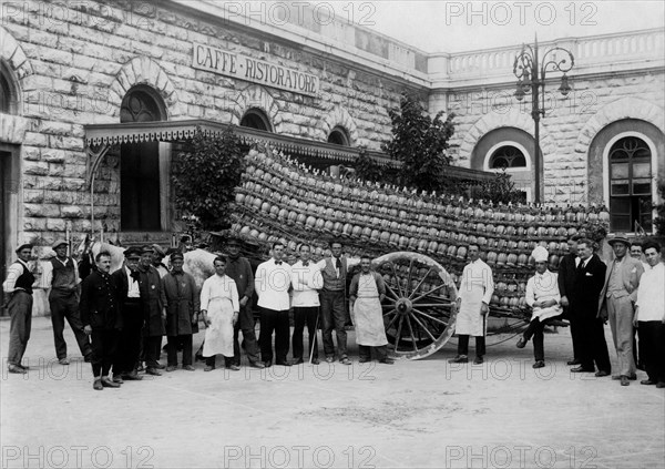 italie, toscane, panier à vin typique du chianti, début du 20e siècle