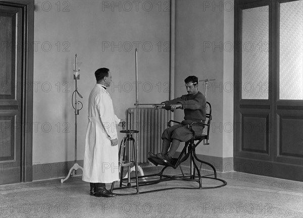 un test d'aptitude à l'institut médico-légal de l'armée de l'air benito mussolini, datant d'environ 1930