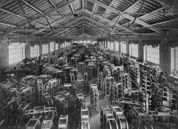 l'entrepôt d'une importante fabrique de chapeaux. 1915-40