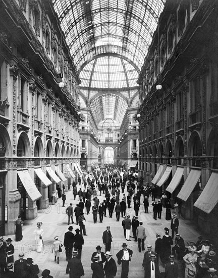 italy, lombardia, milan, galleria vittorio emanuele II 1800-1900
autor: brogi