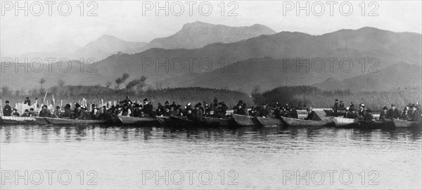 italy, tuscany, massaciuccoli lake, hunting in marsh, 1920