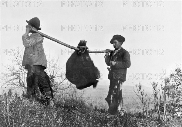 boar hunting, 1910-20