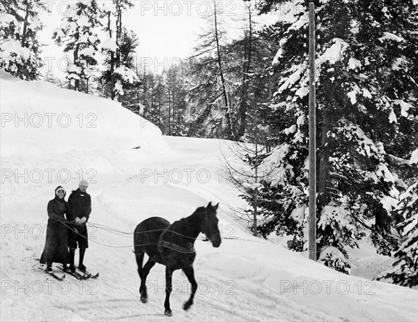 first skiers, end 800