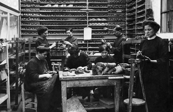 footwear industry, 1910-1920