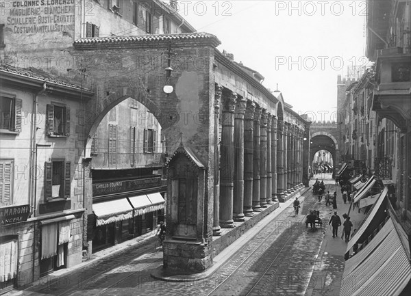 italy, lombardia, milan, colonne di san lorenzo, 1910-1920